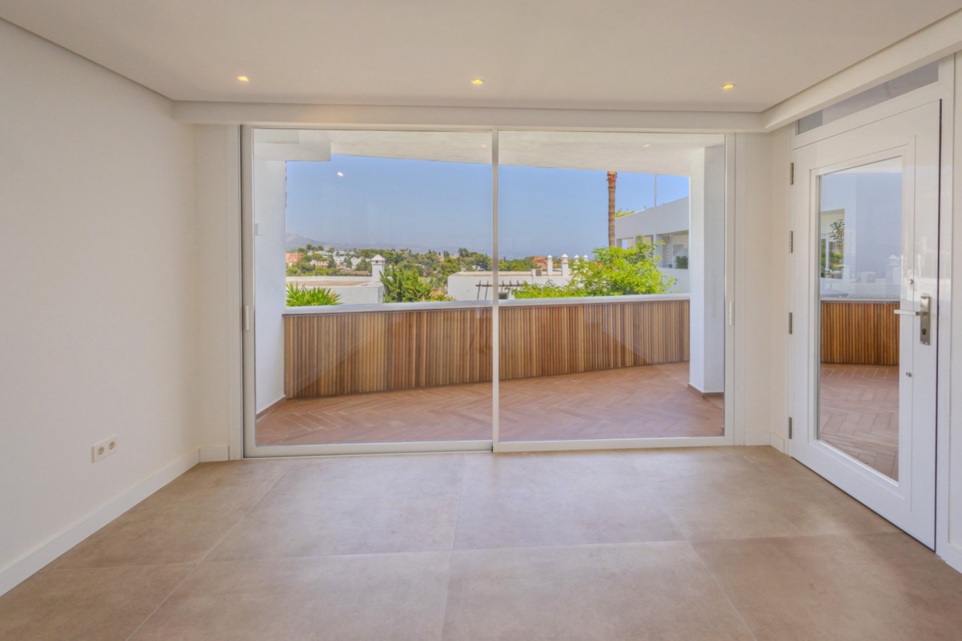 Resale - Apartment - Middle Floor Apartment - Marbella - Nueva Andalucia