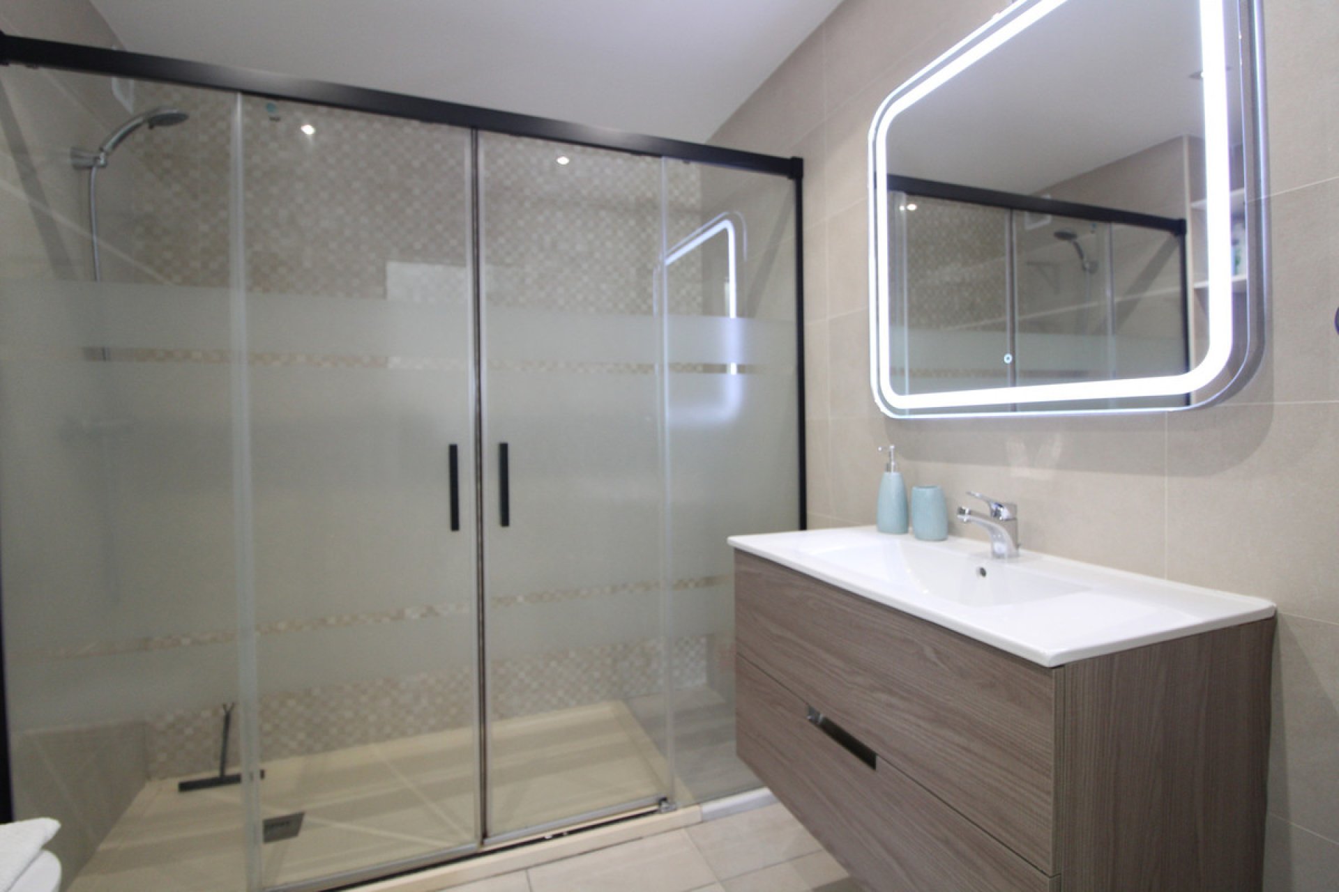 Resale - Apartment - Middle Floor Apartment - Marbella - Nueva Andalucia