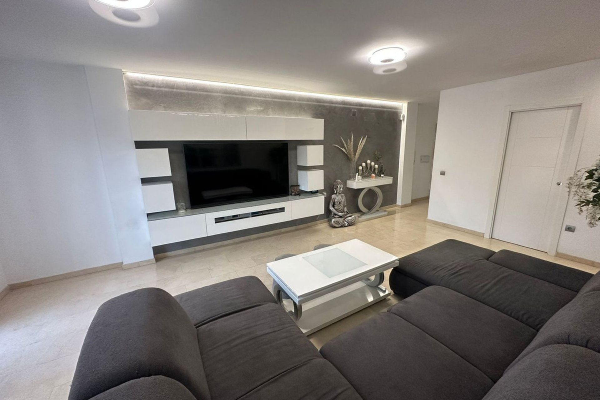 Resale - Apartment - Middle Floor Apartment - Marbella - Nueva Andalucia