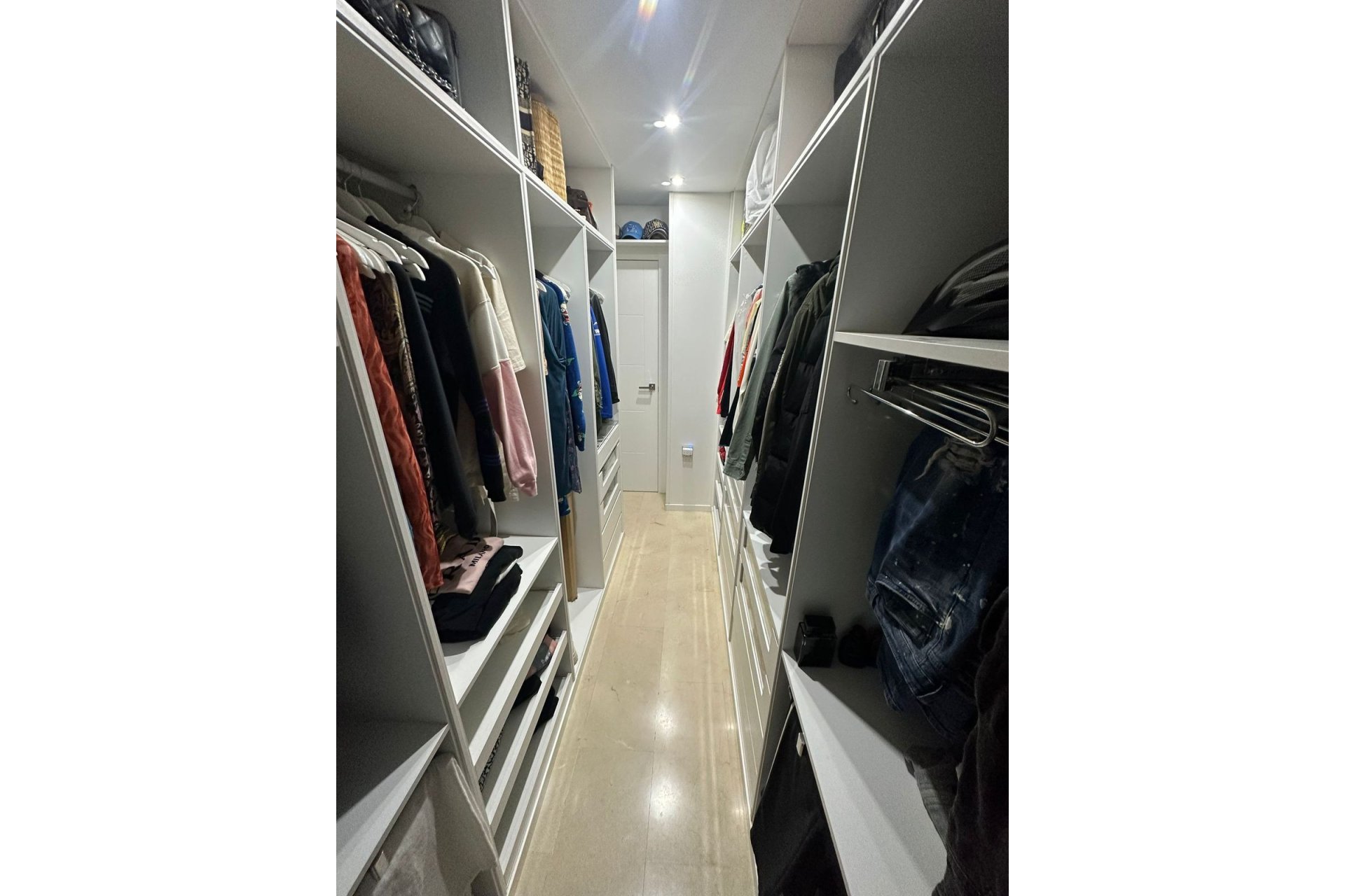 Resale - Apartment - Middle Floor Apartment - Marbella - Nueva Andalucia