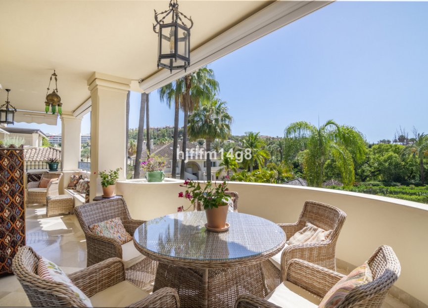 Resale - Apartment - Middle Floor Apartment - Marbella - Nueva Andalucia