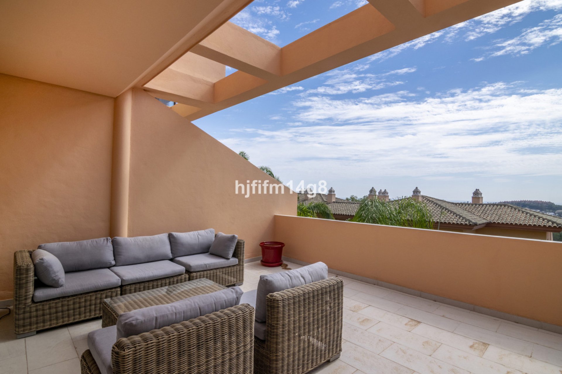 Resale - Apartment - Middle Floor Apartment - Marbella - Nueva Andalucia