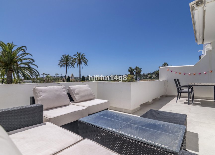 Resale - Apartment - Middle Floor Apartment - Marbella - Nueva Andalucia