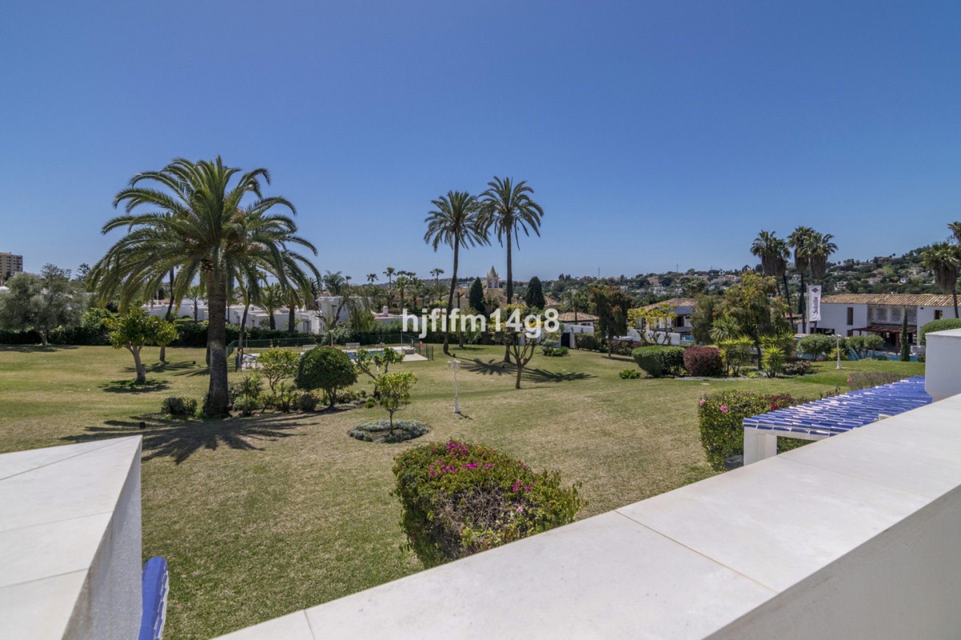 Resale - Apartment - Middle Floor Apartment - Marbella - Nueva Andalucia