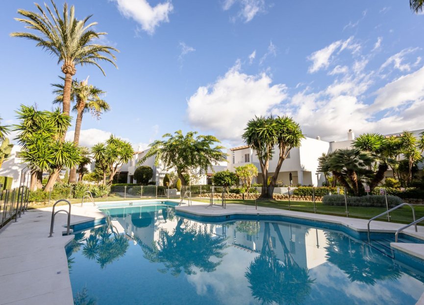 Resale - Apartment - Middle Floor Apartment - Marbella - Nueva Andalucia