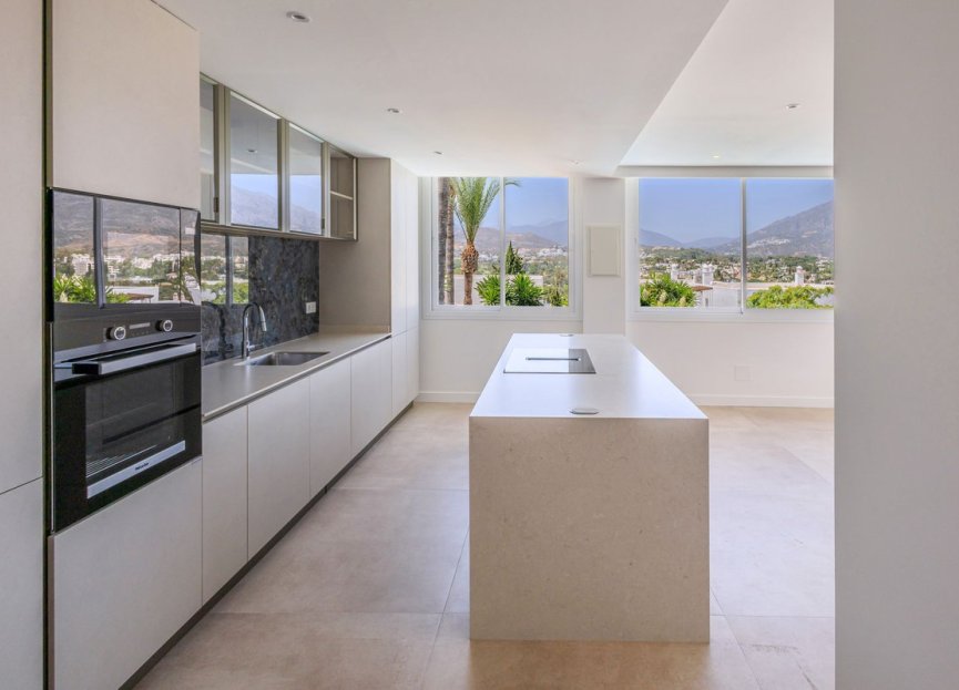 Resale - Apartment - Middle Floor Apartment - Marbella - Nueva Andalucia