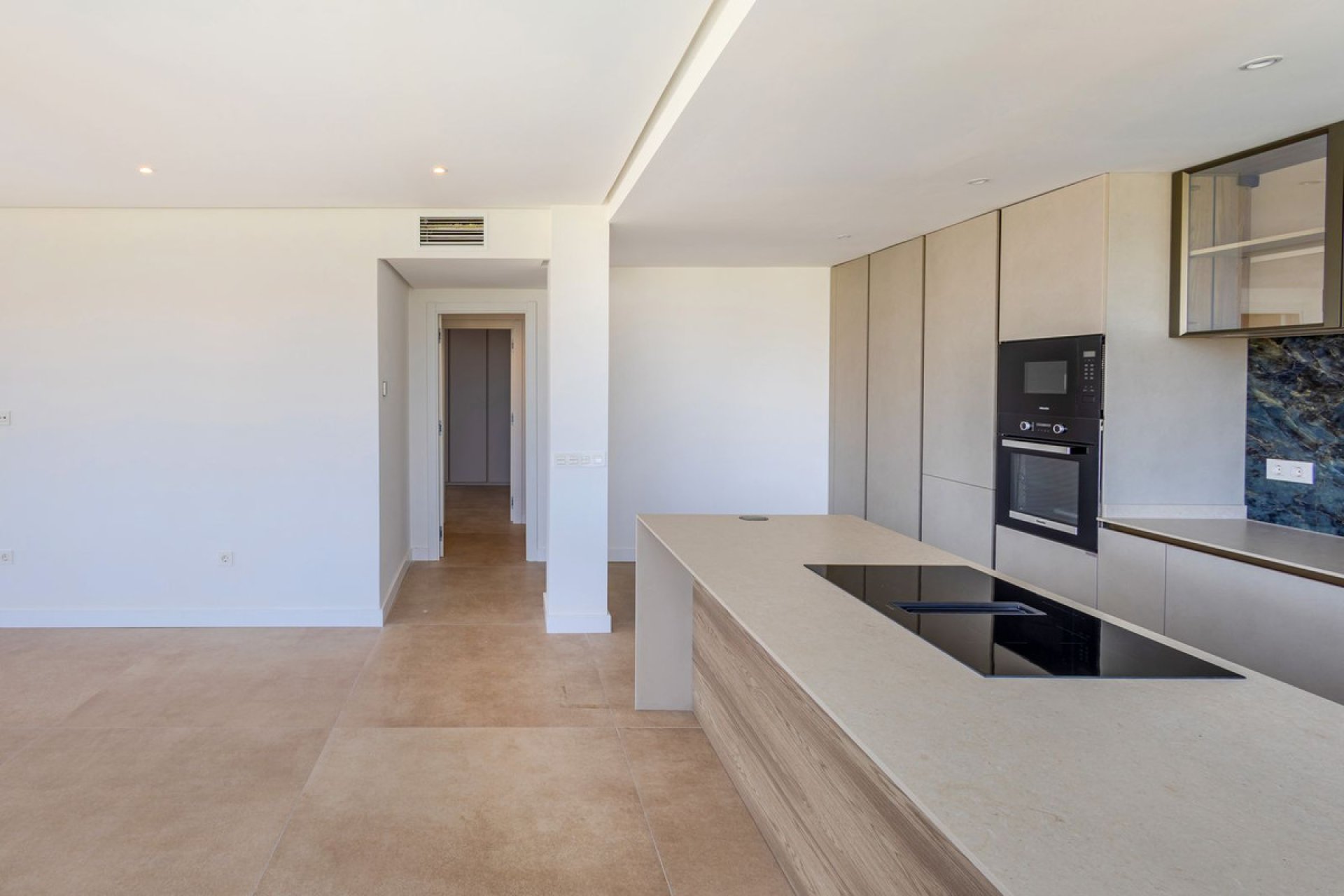 Resale - Apartment - Middle Floor Apartment - Marbella - Nueva Andalucia