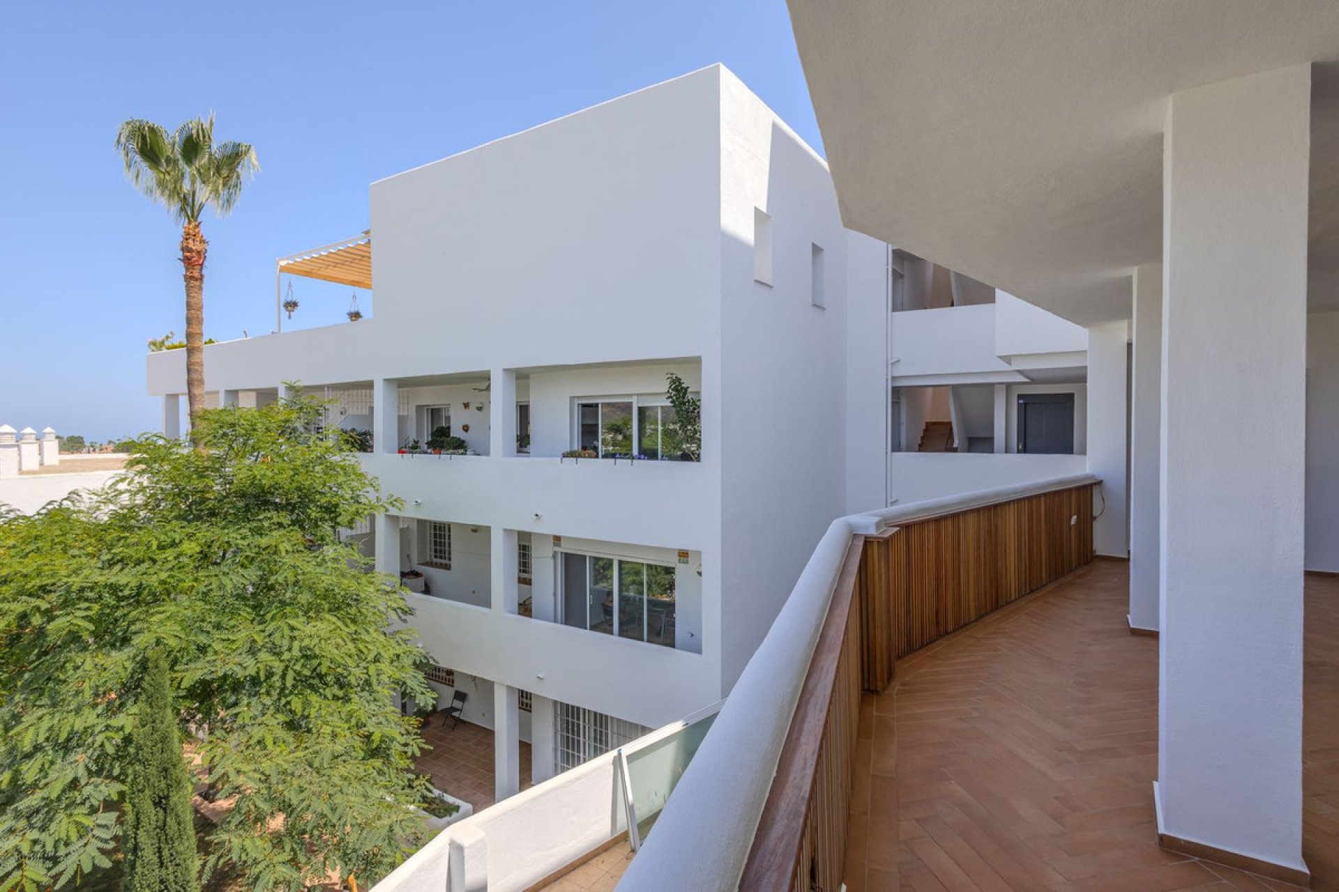 Resale - Apartment - Middle Floor Apartment - Marbella - Nueva Andalucia