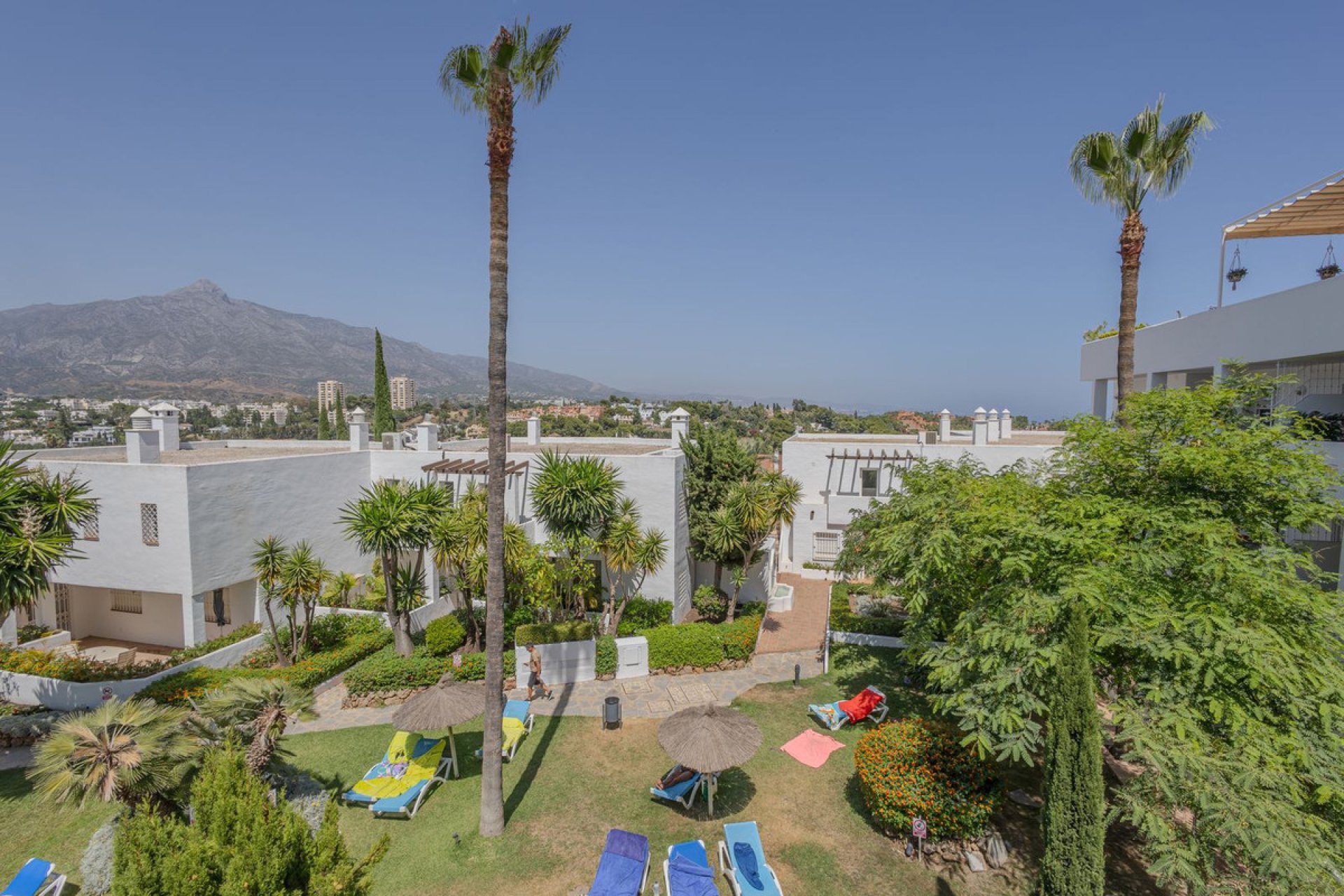 Resale - Apartment - Middle Floor Apartment - Marbella - Nueva Andalucia