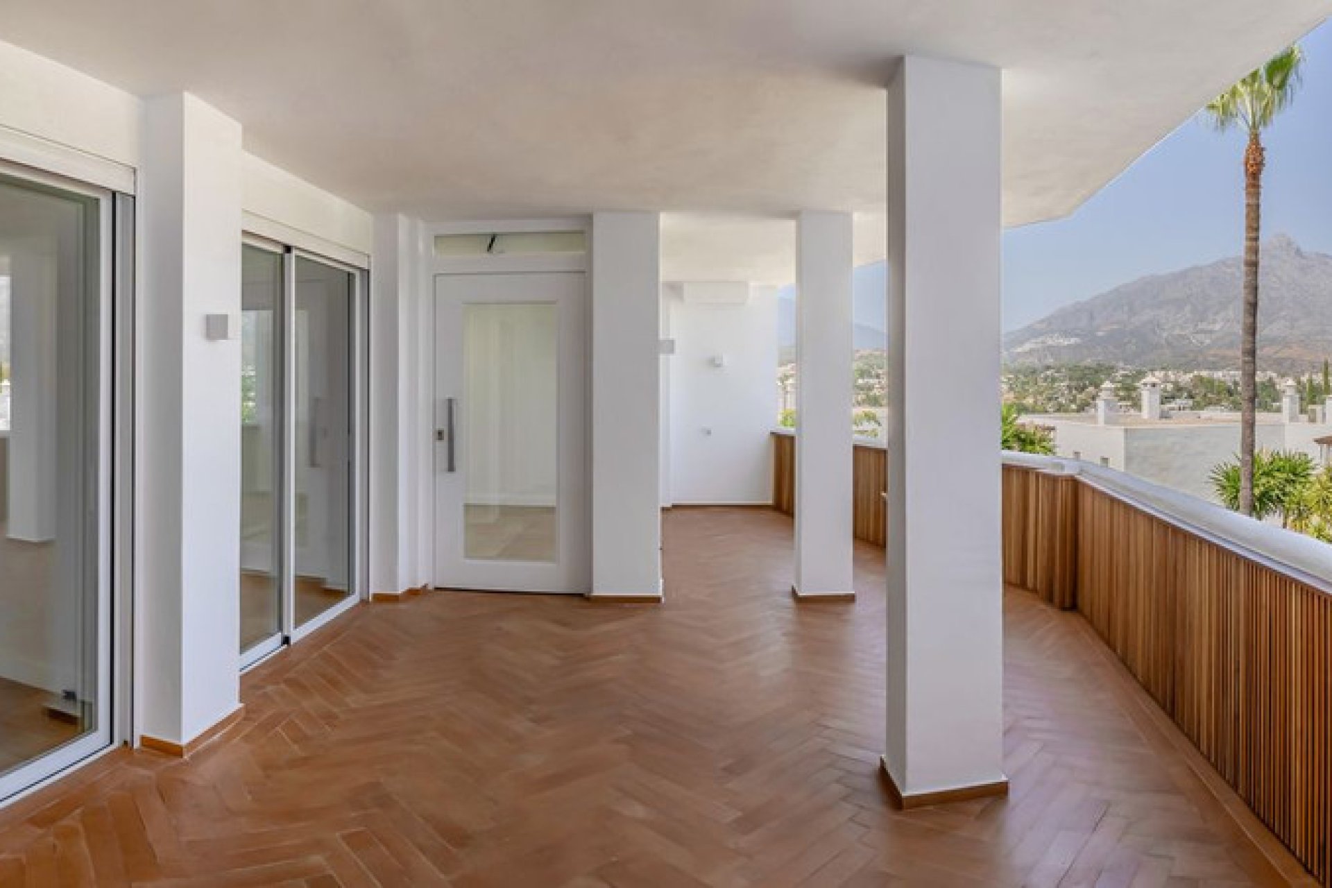 Resale - Apartment - Middle Floor Apartment - Marbella - Nueva Andalucia