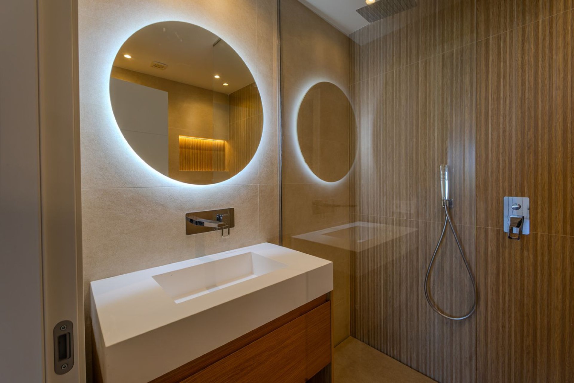 Resale - Apartment - Middle Floor Apartment - Marbella - Nueva Andalucia