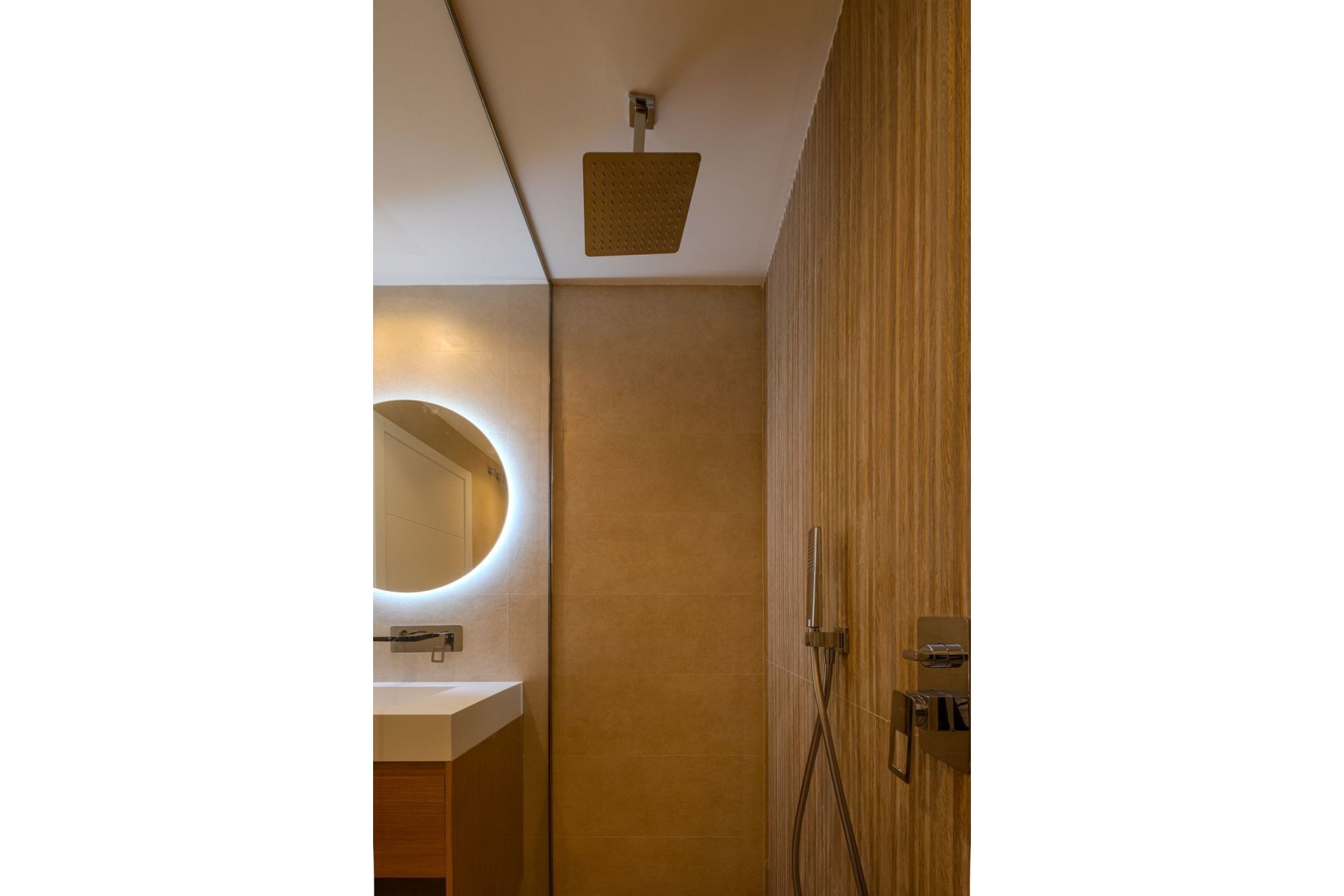 Resale - Apartment - Middle Floor Apartment - Marbella - Nueva Andalucia