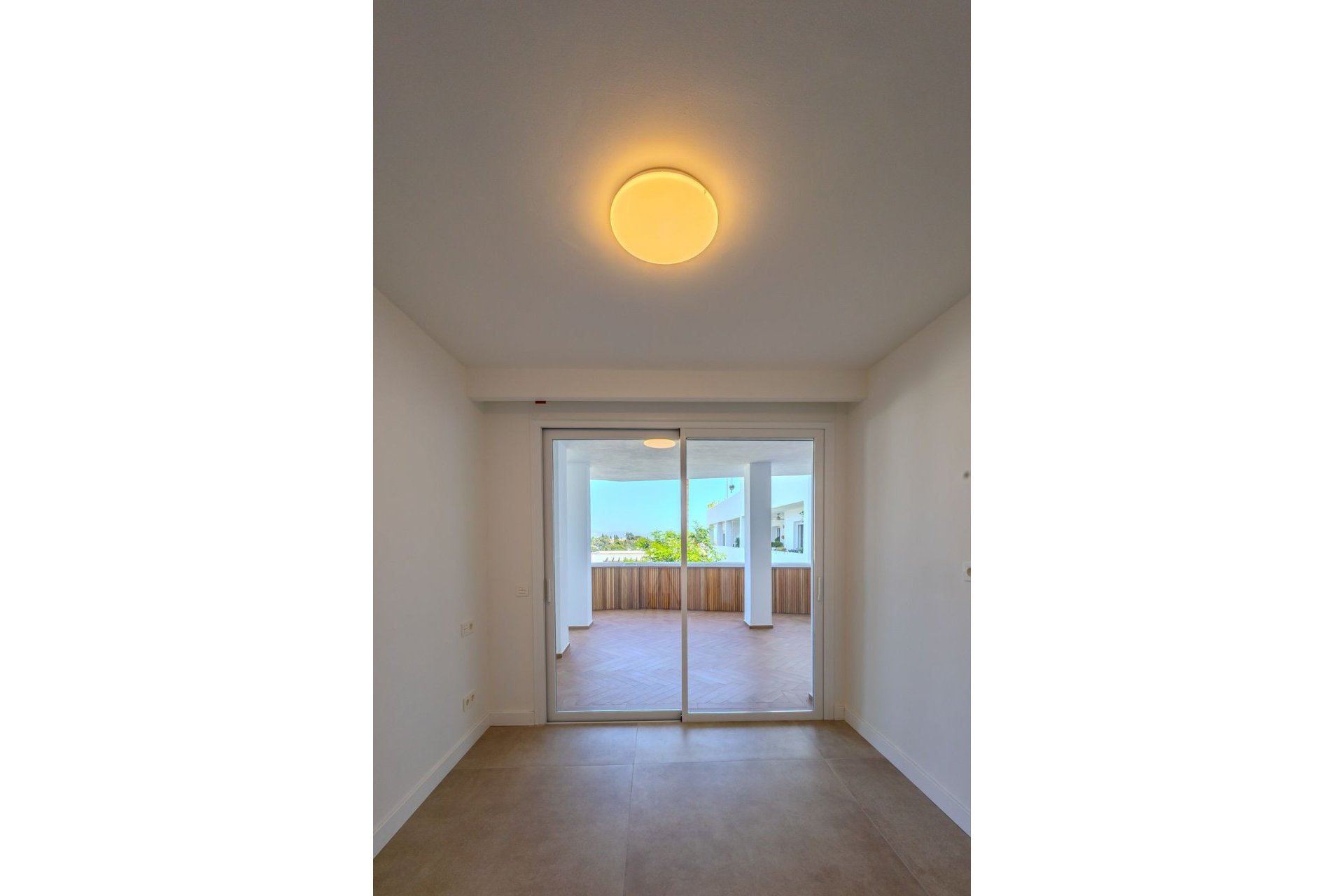 Resale - Apartment - Middle Floor Apartment - Marbella - Nueva Andalucia