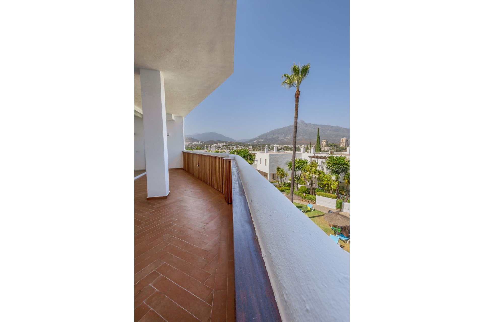 Resale - Apartment - Middle Floor Apartment - Marbella - Nueva Andalucia