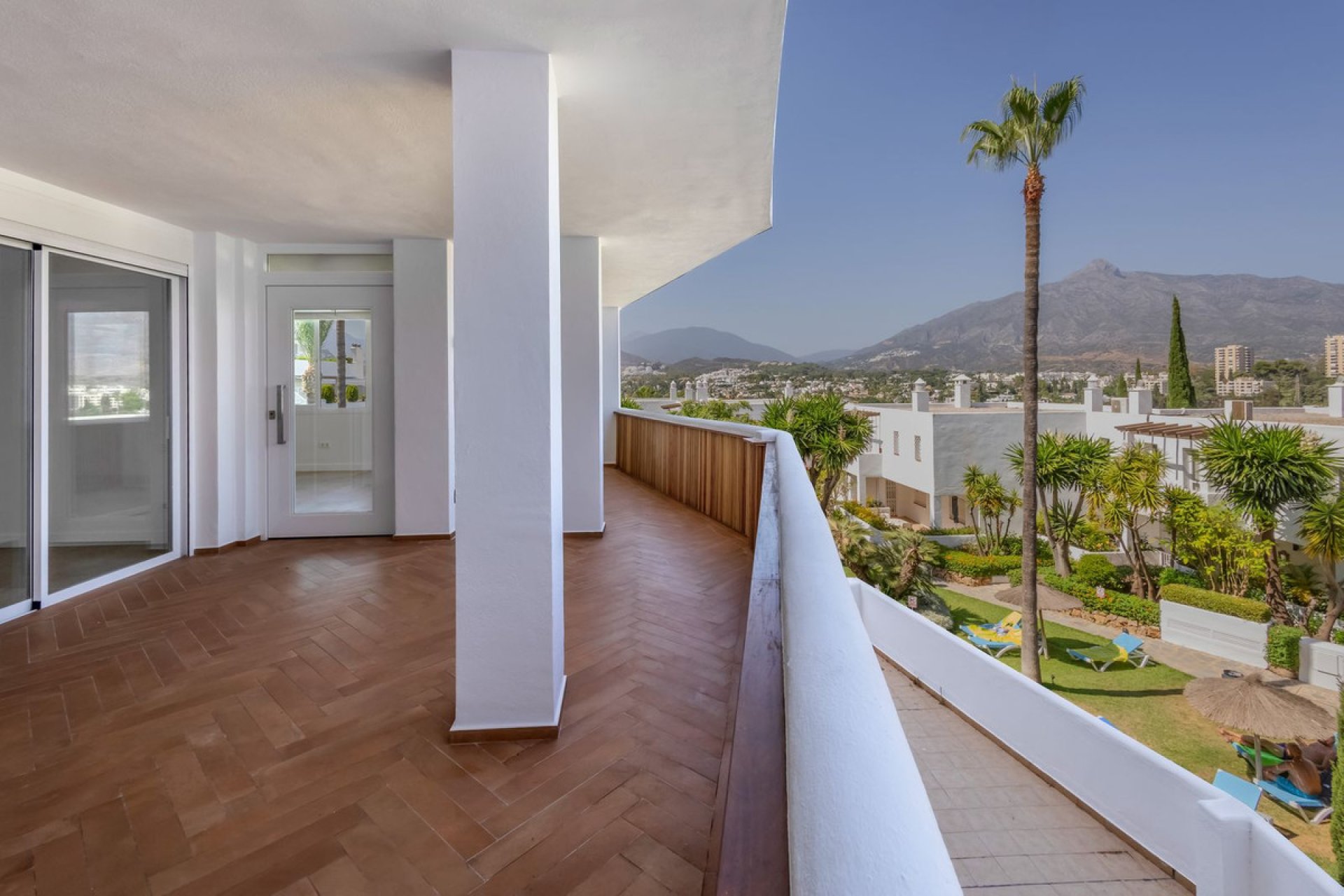 Resale - Apartment - Middle Floor Apartment - Marbella - Nueva Andalucia