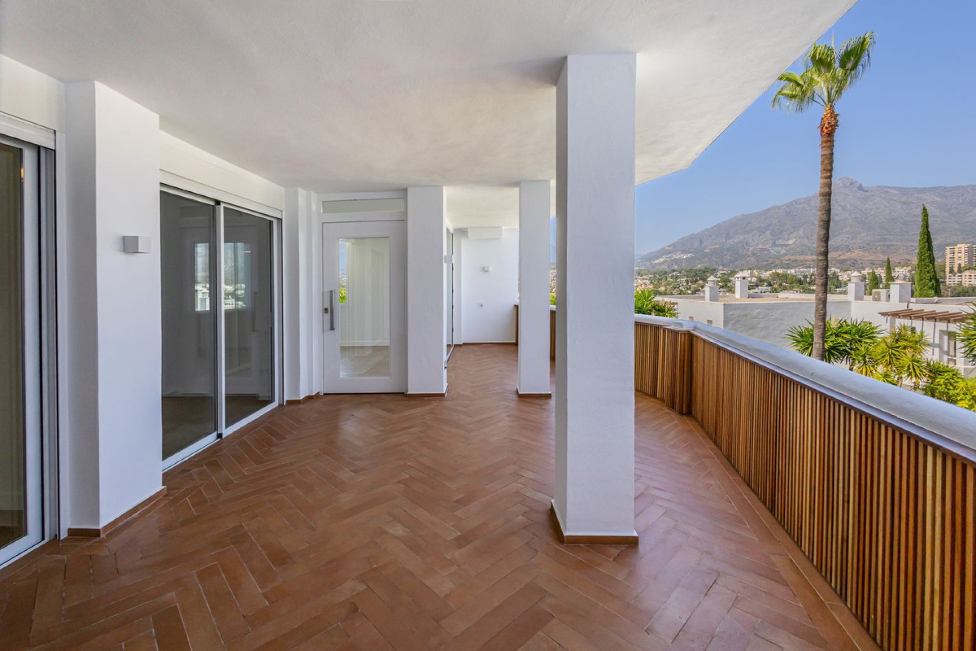 Resale - Apartment - Middle Floor Apartment - Marbella - Nueva Andalucia