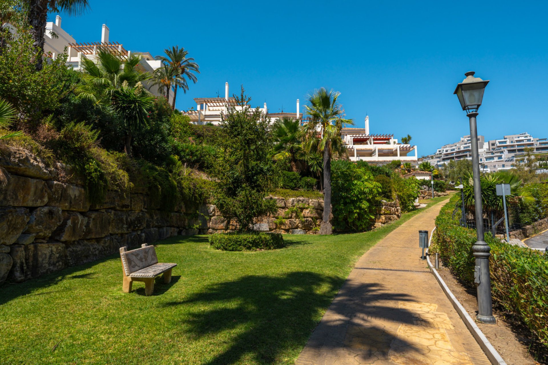 Resale - Apartment - Middle Floor Apartment - Marbella - Nueva Andalucia