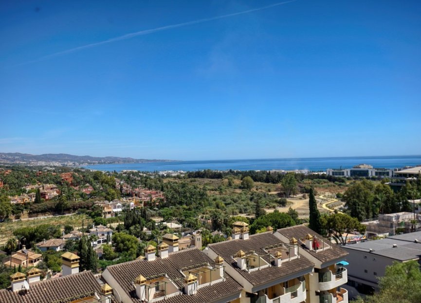 Resale - Apartment - Middle Floor Apartment - Marbella - Nueva Andalucia