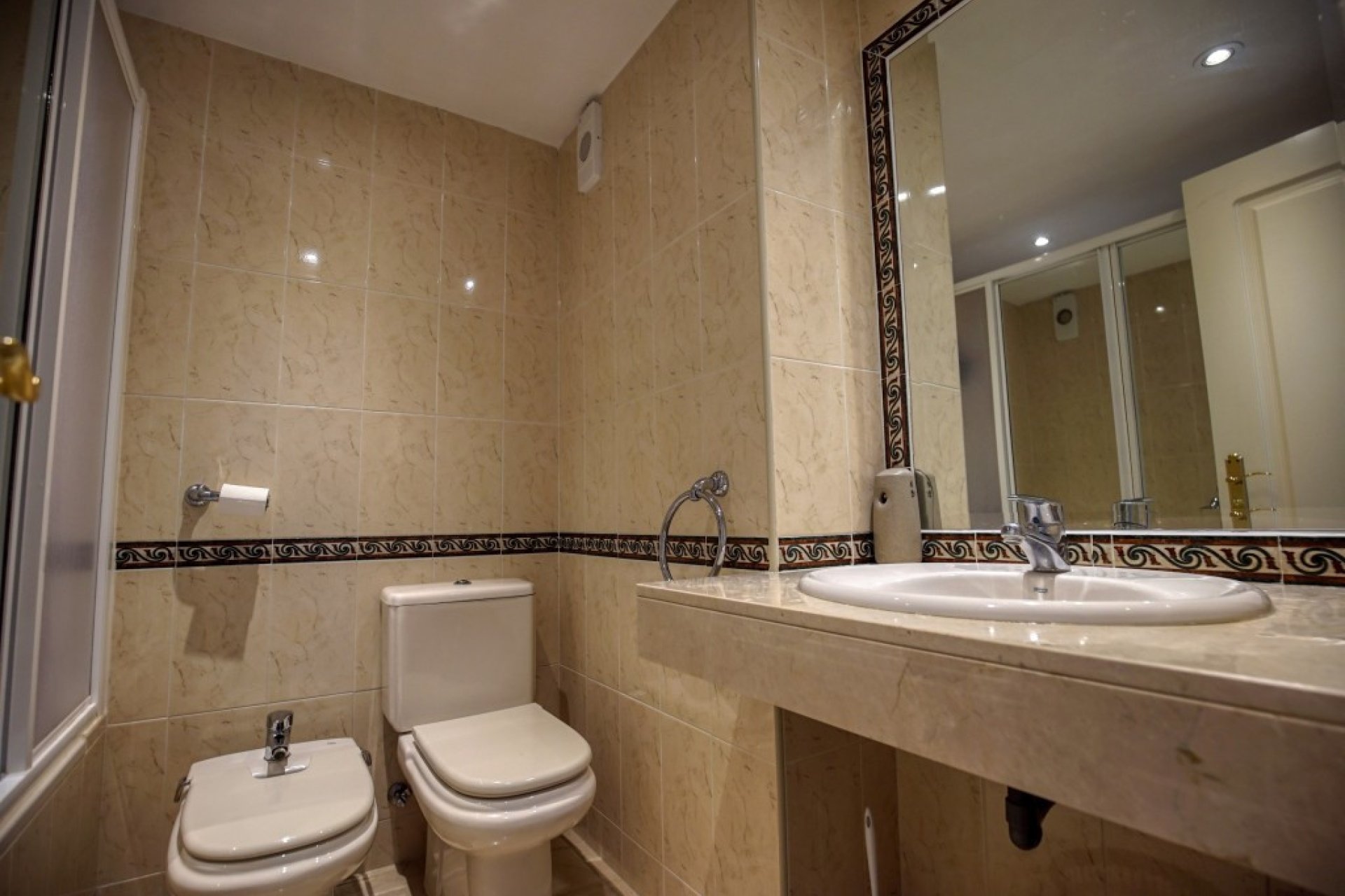 Resale - Apartment - Middle Floor Apartment - Marbella - Nueva Andalucia