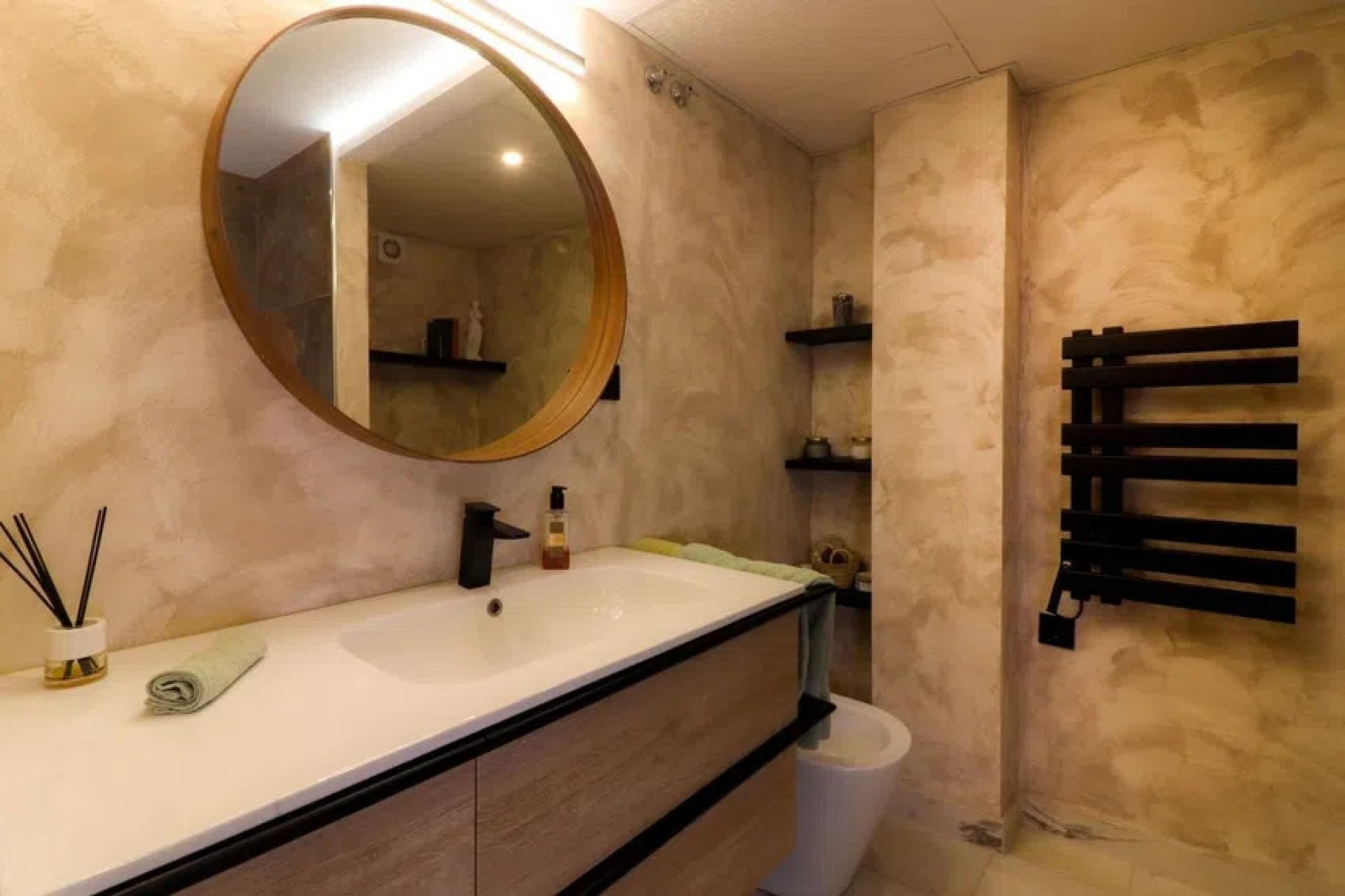 Resale - Apartment - Middle Floor Apartment - Marbella - Nueva Andalucia