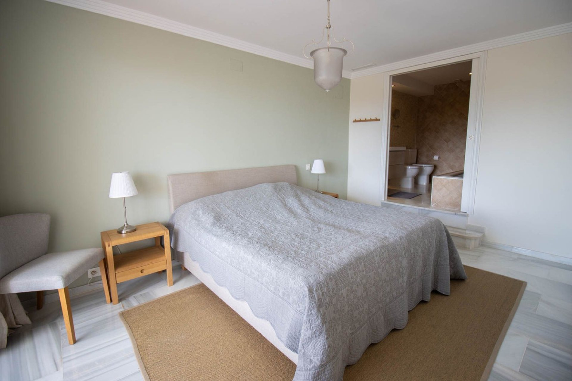 Resale - Apartment - Middle Floor Apartment - Marbella - Nueva Andalucia