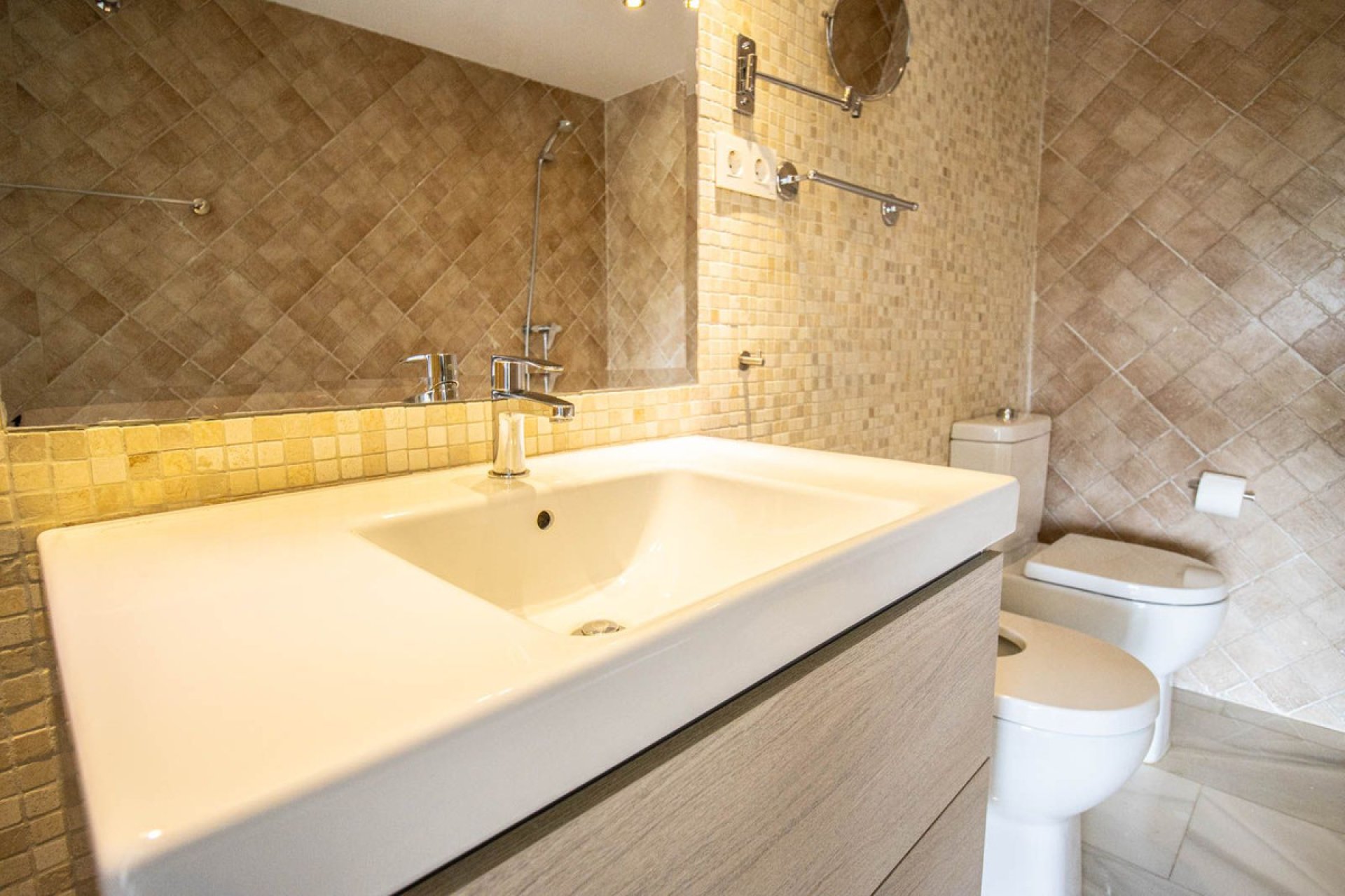 Resale - Apartment - Middle Floor Apartment - Marbella - Nueva Andalucia