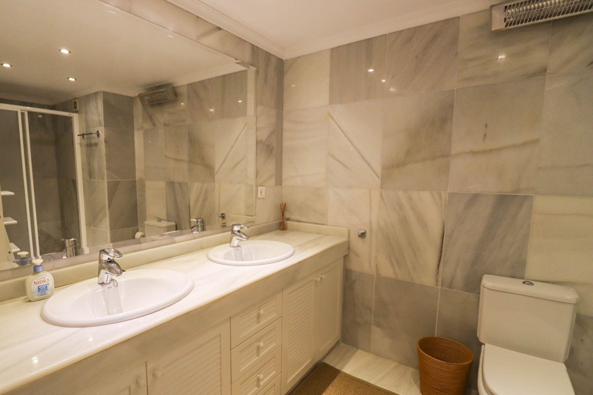 Resale - Apartment - Middle Floor Apartment - Marbella - Nueva Andalucia