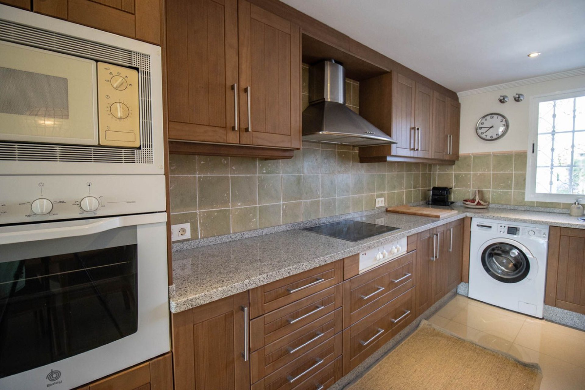 Resale - Apartment - Middle Floor Apartment - Marbella - Nueva Andalucia