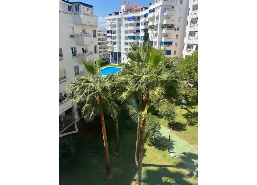 Resale - Apartment - Middle Floor Apartment - Marbella - Nueva Andalucia