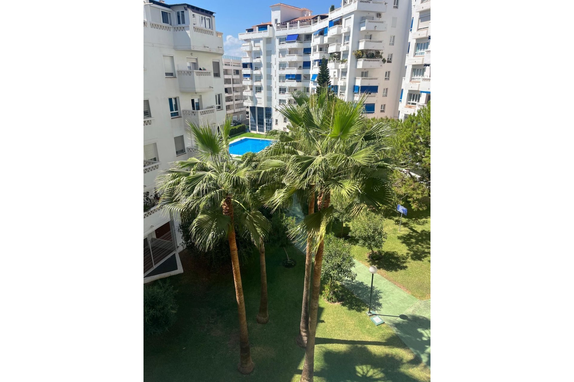 Resale - Apartment - Middle Floor Apartment - Marbella - Nueva Andalucia