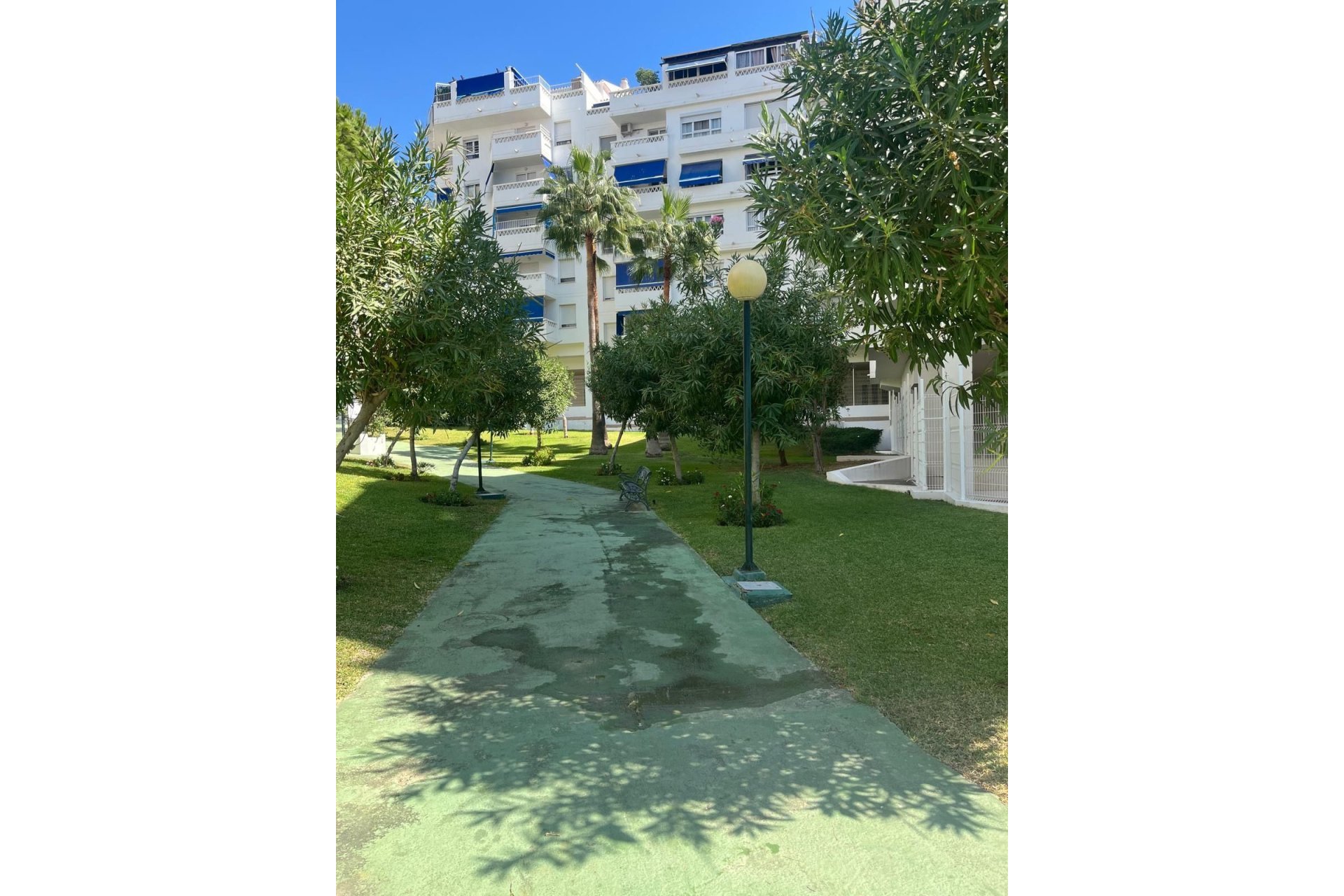 Resale - Apartment - Middle Floor Apartment - Marbella - Nueva Andalucia