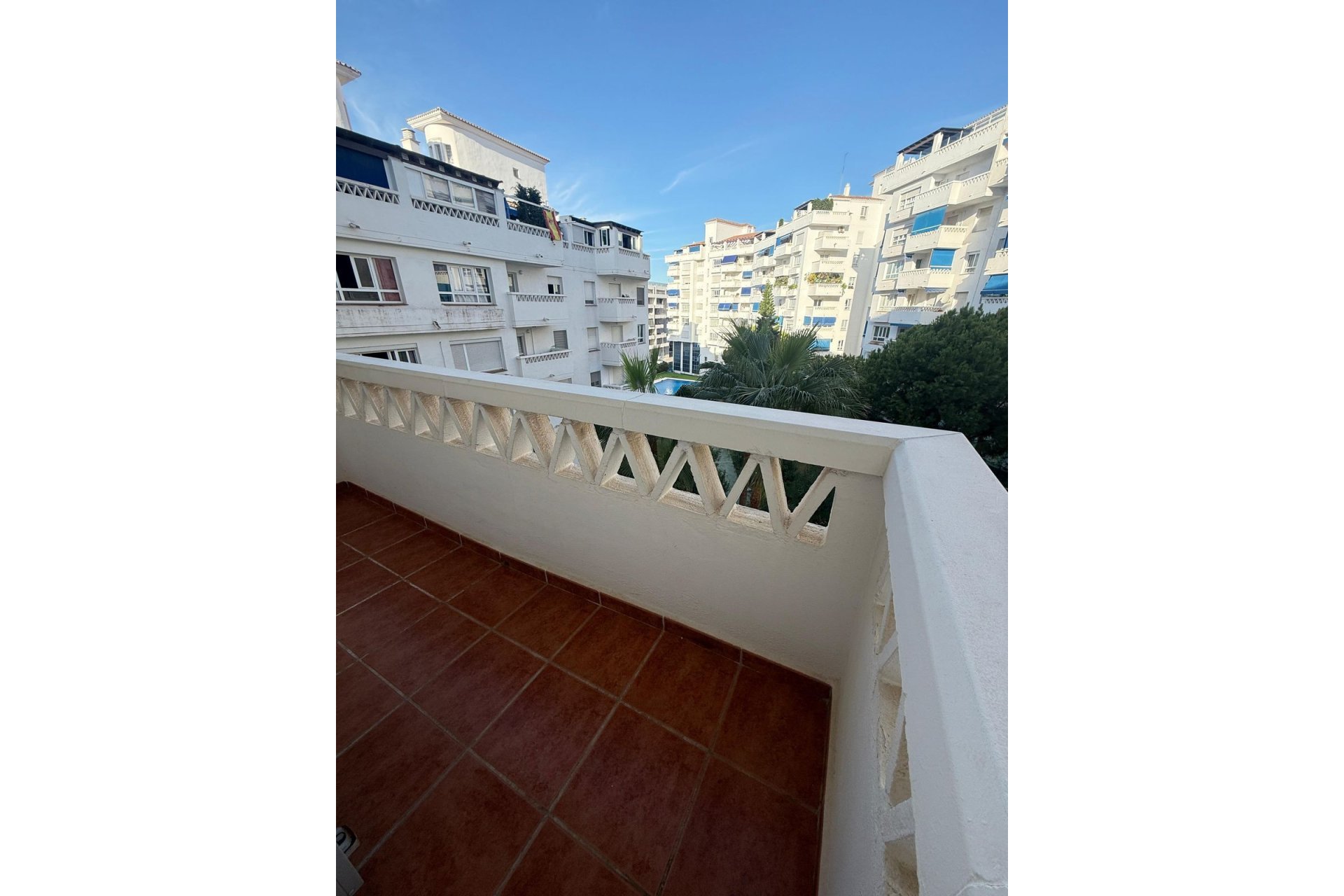 Resale - Apartment - Middle Floor Apartment - Marbella - Nueva Andalucia