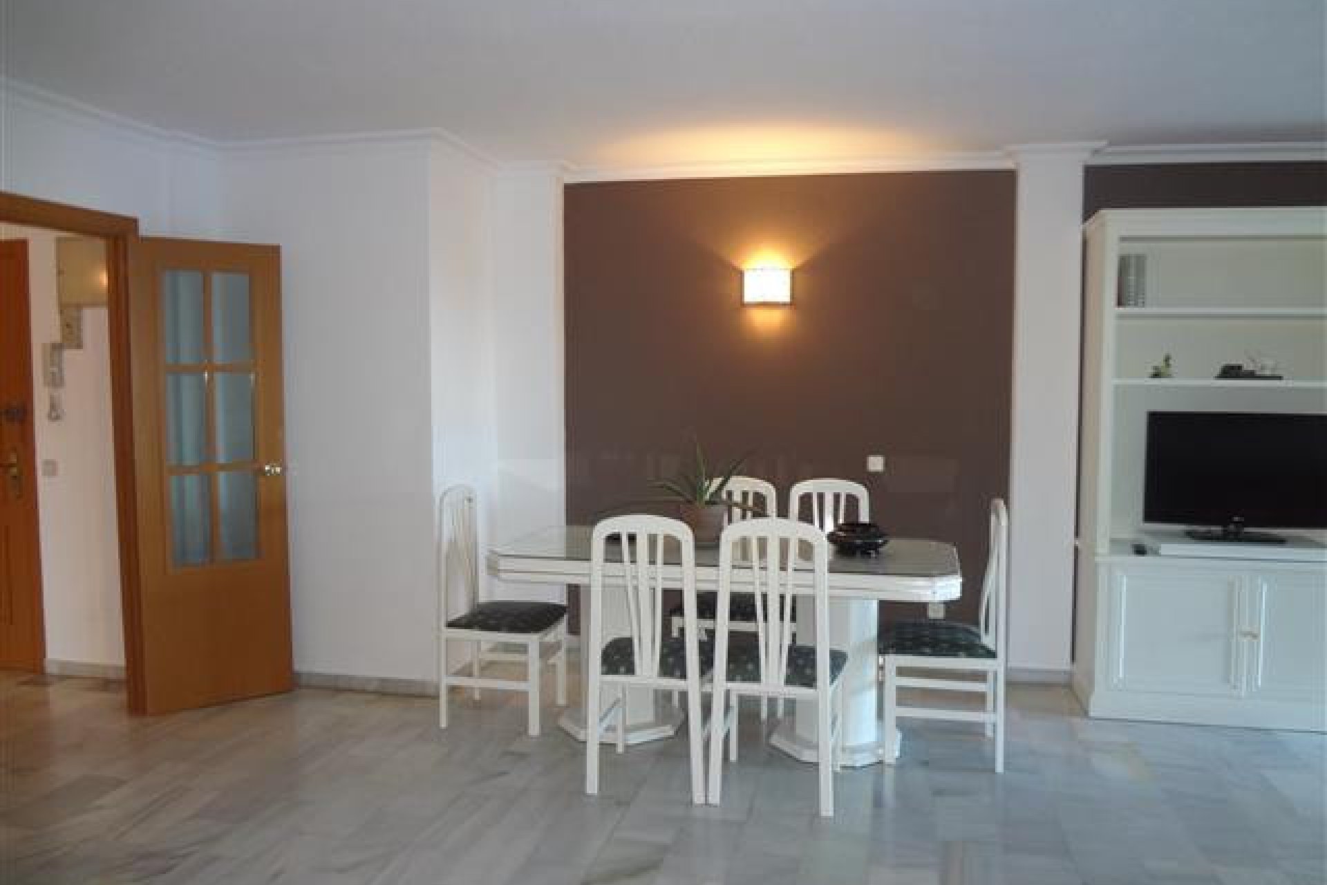 Resale - Apartment - Middle Floor Apartment - Marbella - Nueva Andalucia