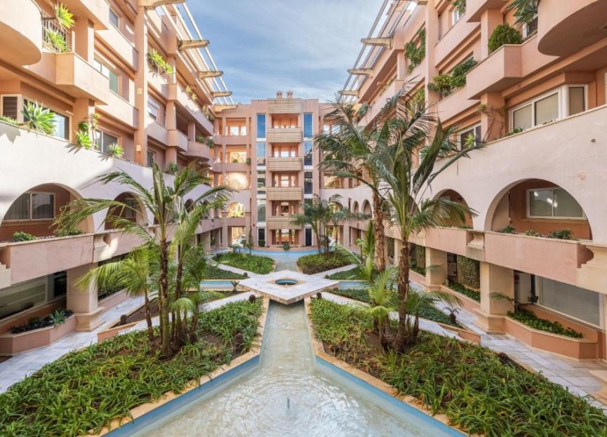 Resale - Apartment - Middle Floor Apartment - Marbella - Nueva Andalucia