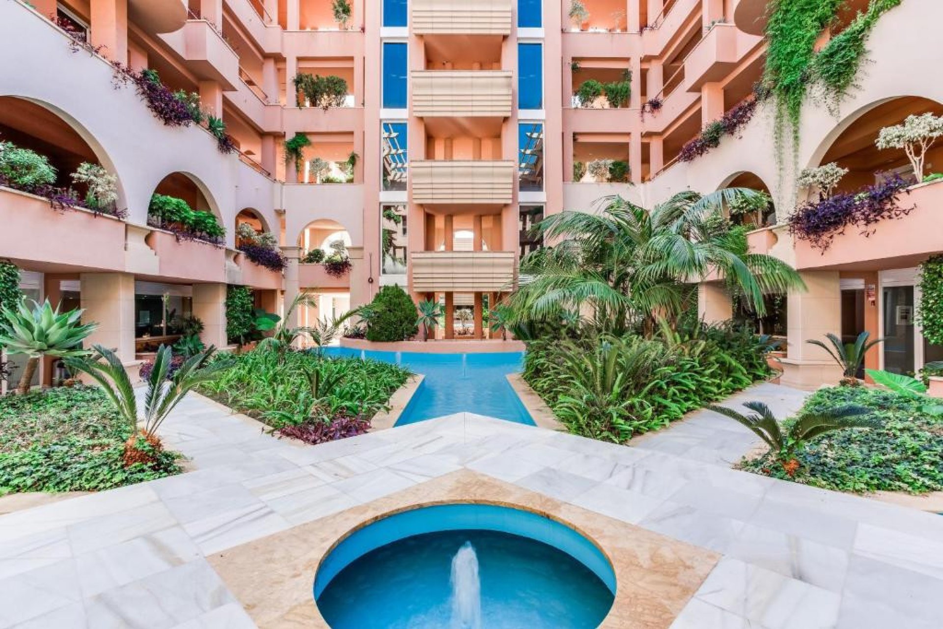 Resale - Apartment - Middle Floor Apartment - Marbella - Nueva Andalucia