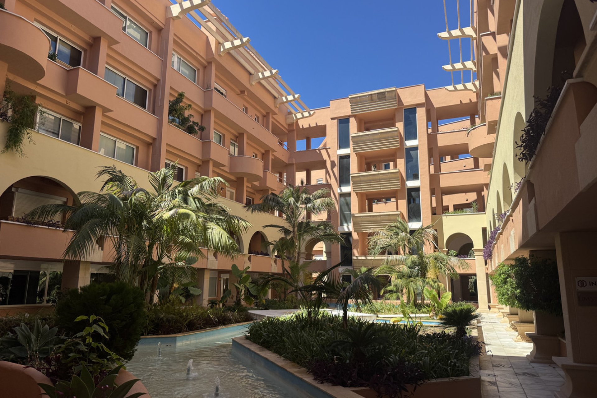 Resale - Apartment - Middle Floor Apartment - Marbella - Nueva Andalucia