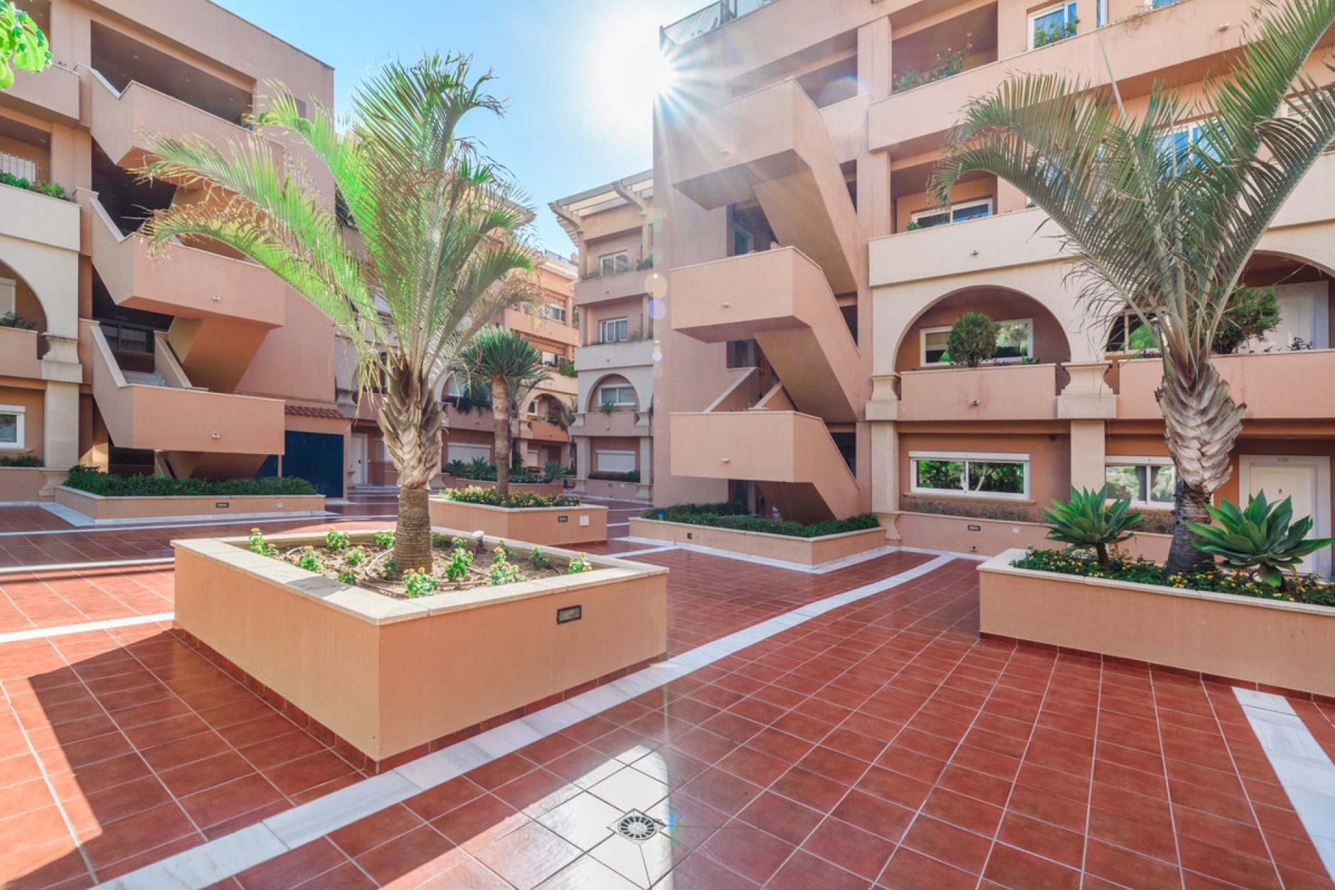 Resale - Apartment - Middle Floor Apartment - Marbella - Nueva Andalucia