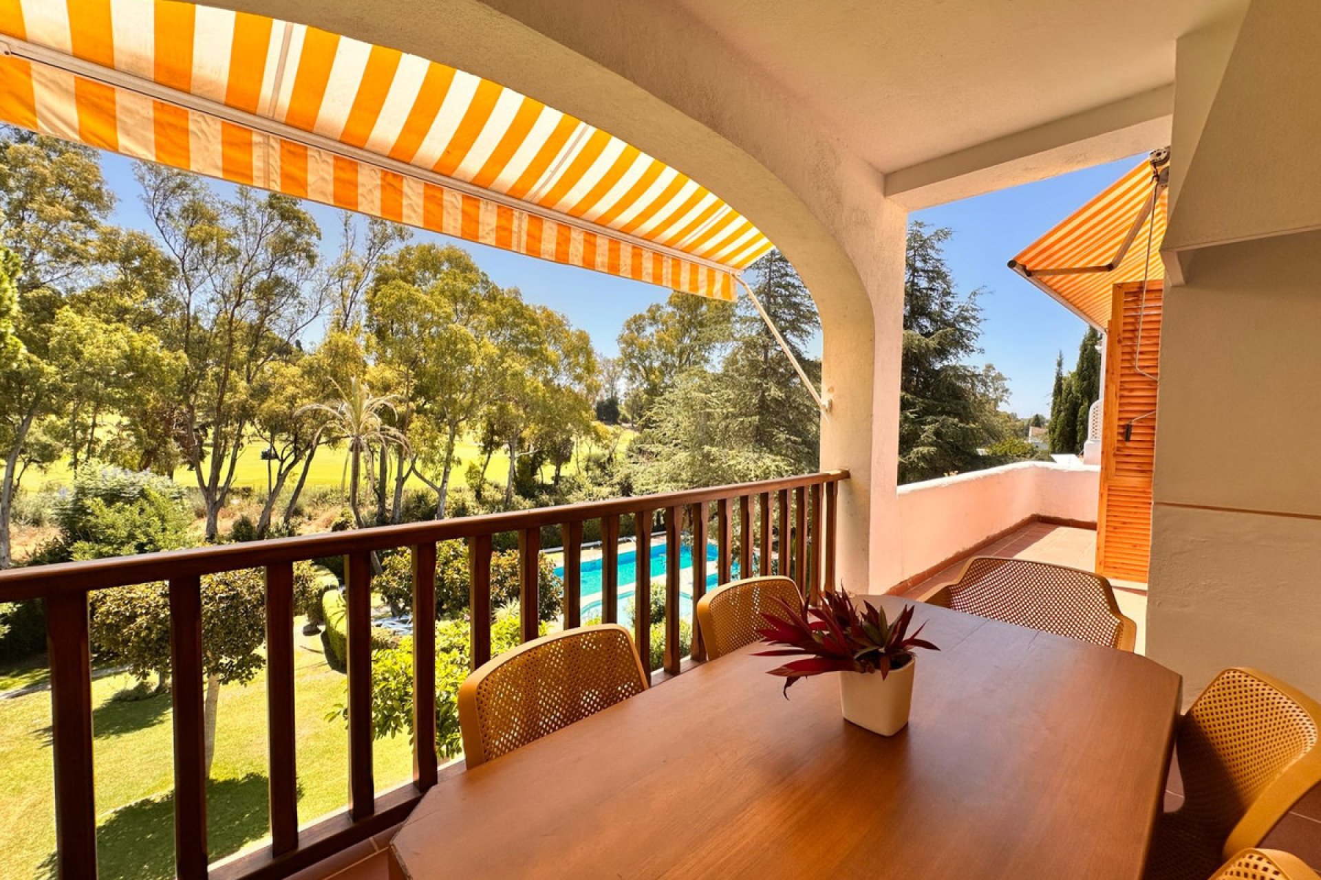 Resale - Apartment - Middle Floor Apartment - Marbella - Nueva Andalucia