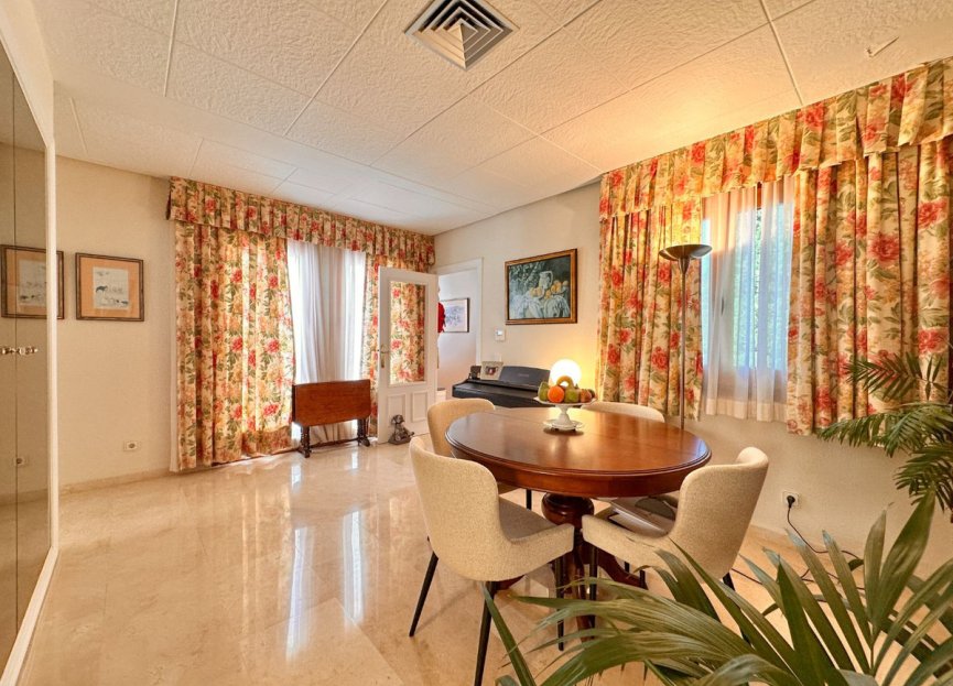 Resale - Apartment - Middle Floor Apartment - Marbella - Nueva Andalucia