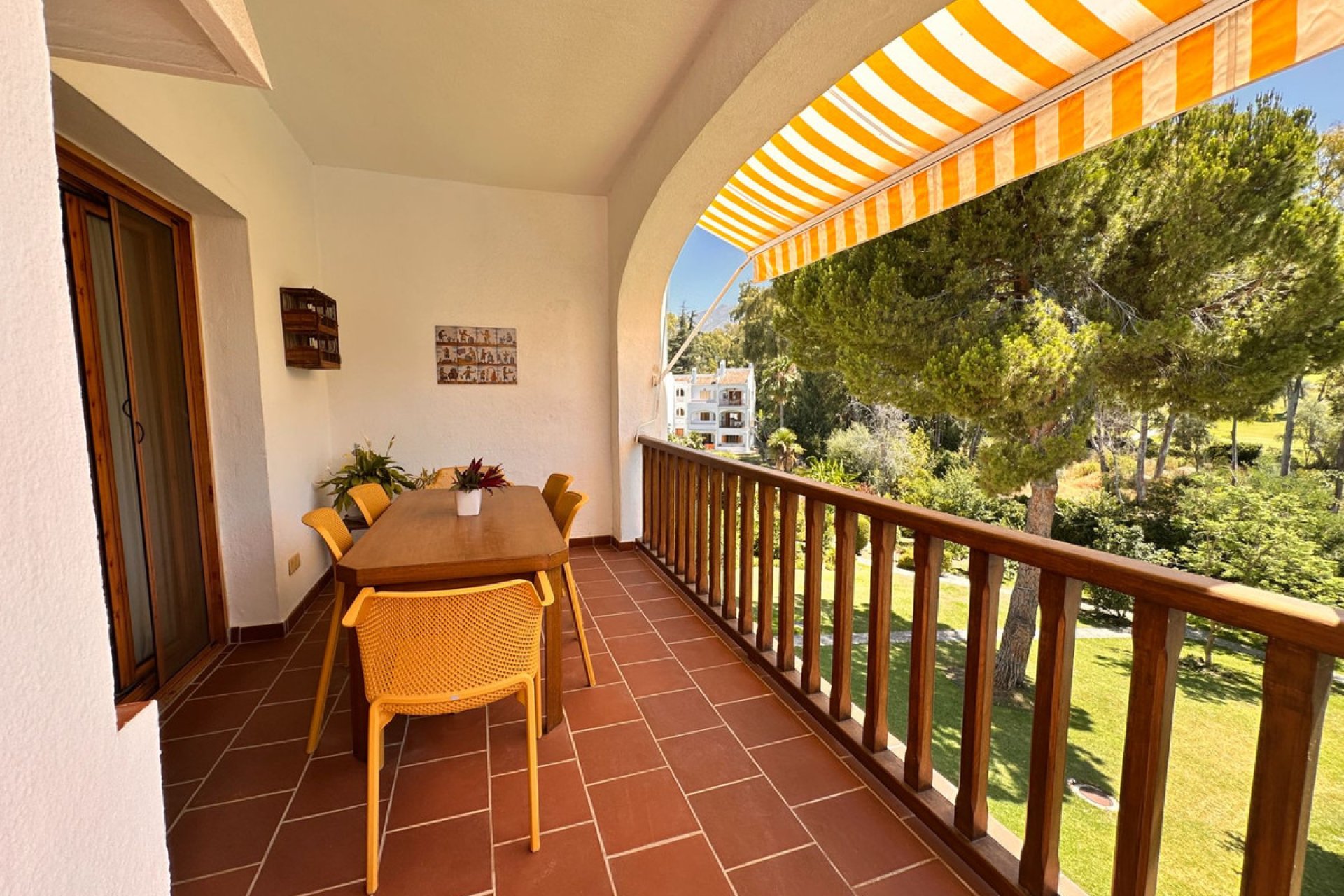 Resale - Apartment - Middle Floor Apartment - Marbella - Nueva Andalucia