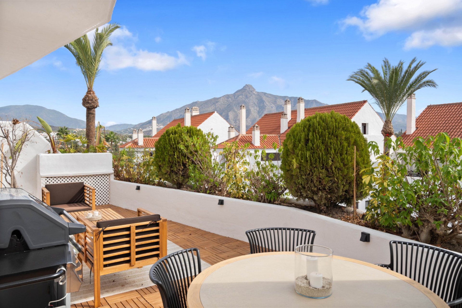 Resale - Apartment - Middle Floor Apartment - Marbella - Nueva Andalucia
