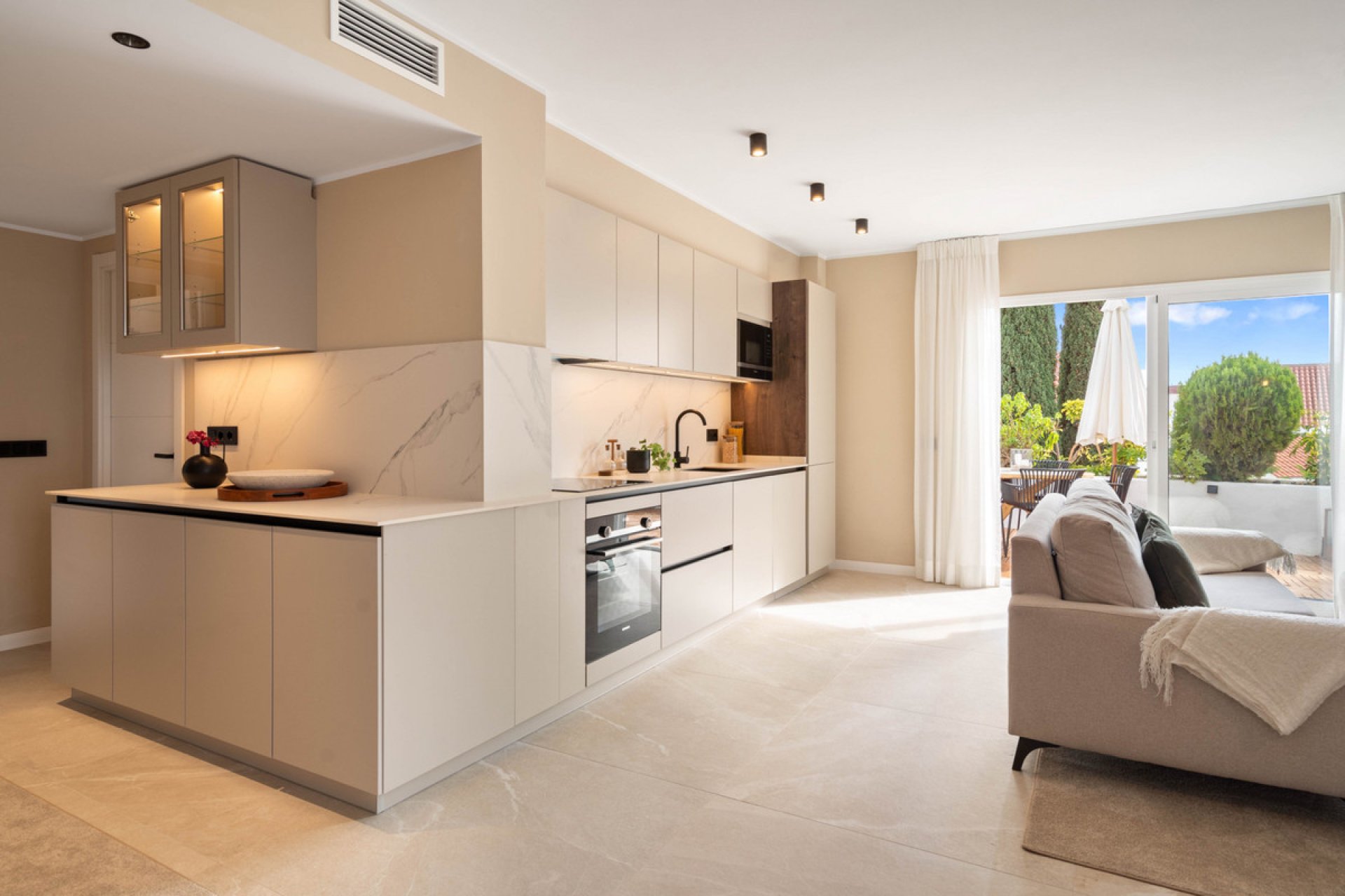 Resale - Apartment - Middle Floor Apartment - Marbella - Nueva Andalucia