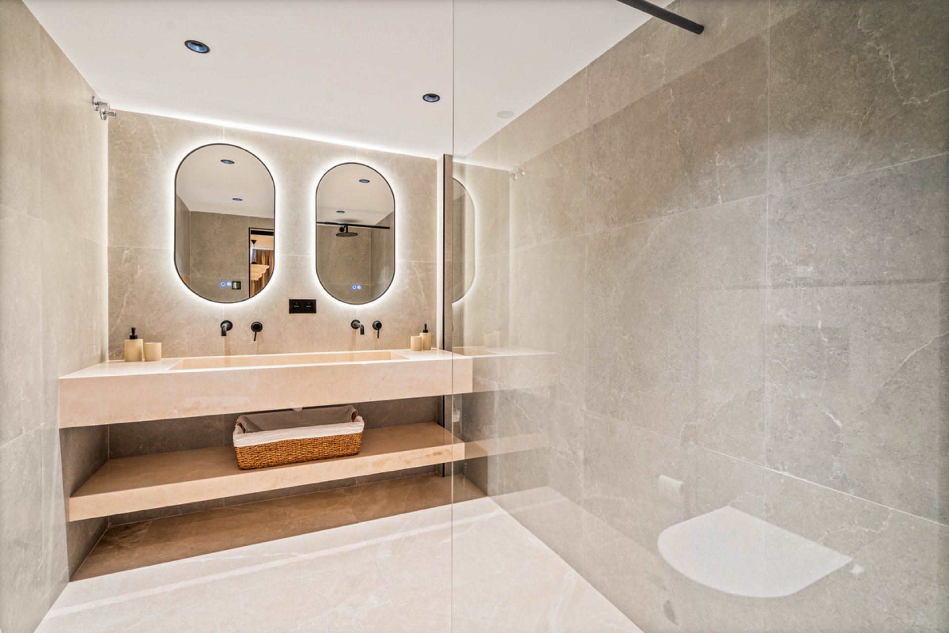 Resale - Apartment - Middle Floor Apartment - Marbella - Nueva Andalucia