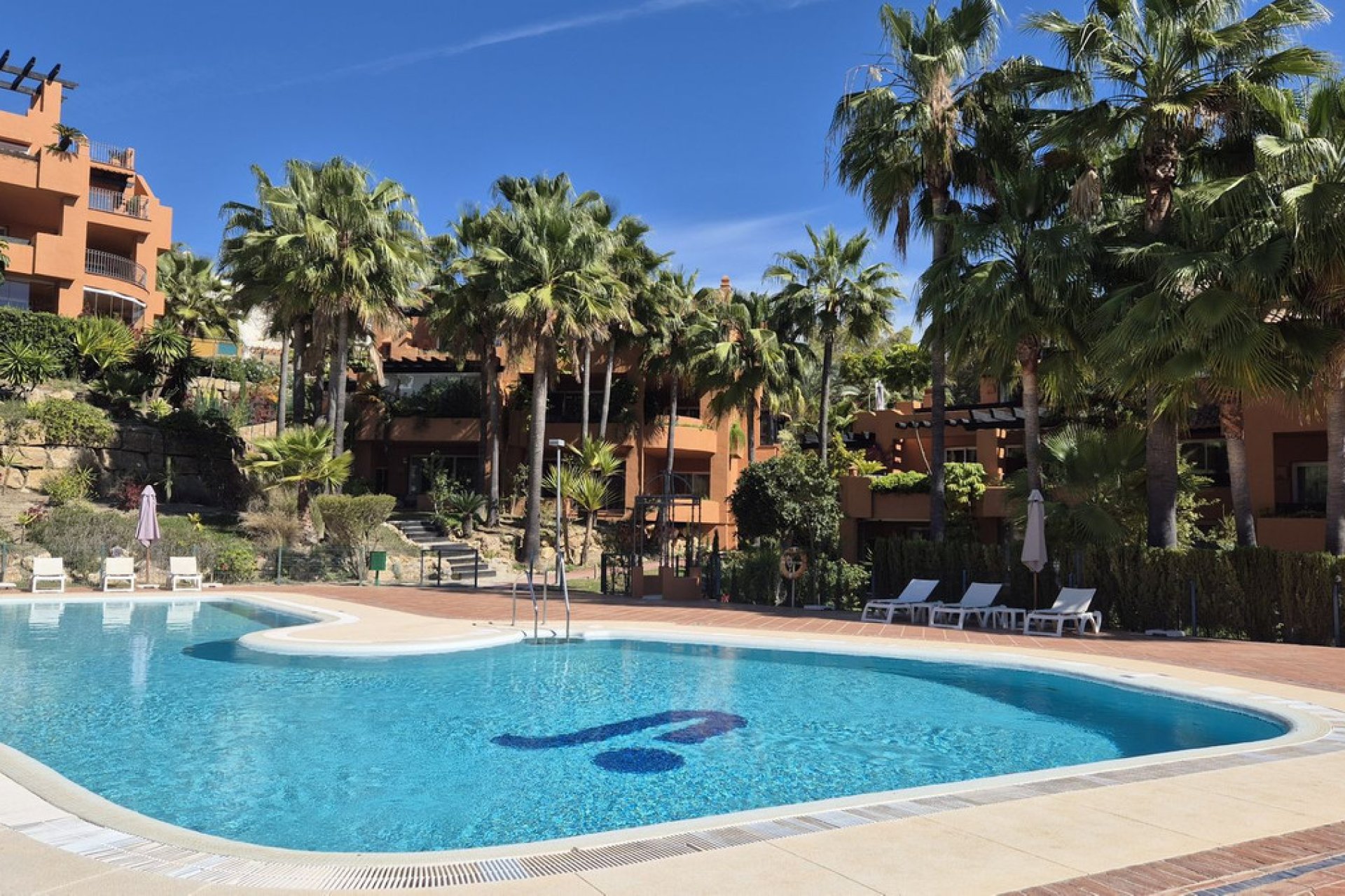 Resale - Apartment - Middle Floor Apartment - Marbella - Nueva Andalucia