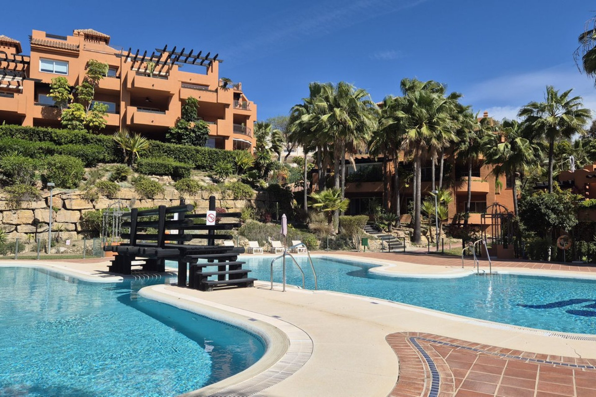 Resale - Apartment - Middle Floor Apartment - Marbella - Nueva Andalucia