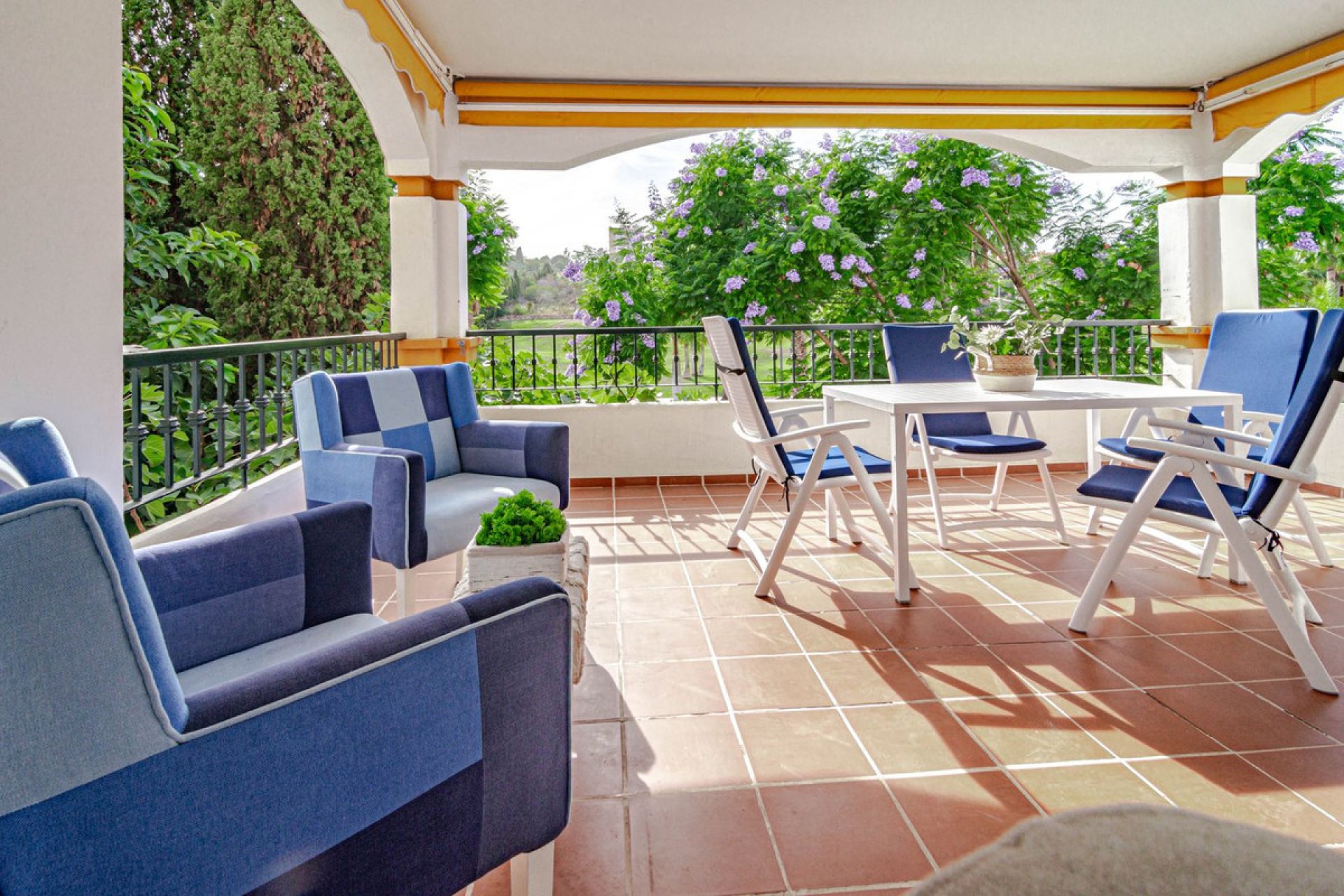 Resale - Apartment - Middle Floor Apartment - Marbella - Nueva Andalucia