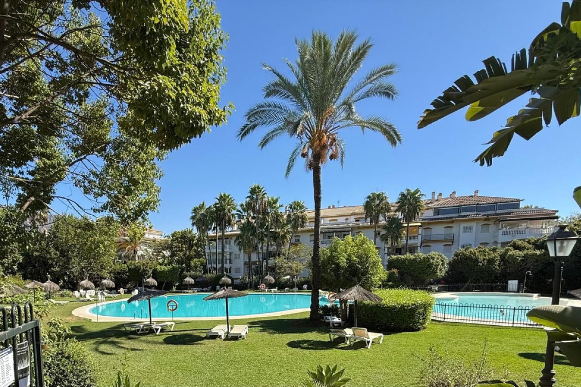 Resale - Apartment - Middle Floor Apartment - Marbella - Nueva Andalucia