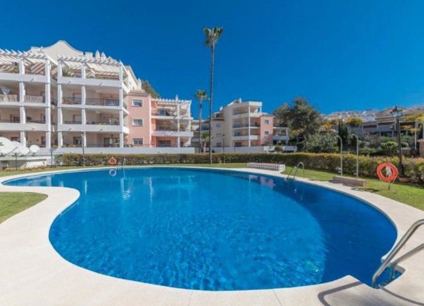Resale - Apartment - Middle Floor Apartment - Marbella - Nueva Andalucia