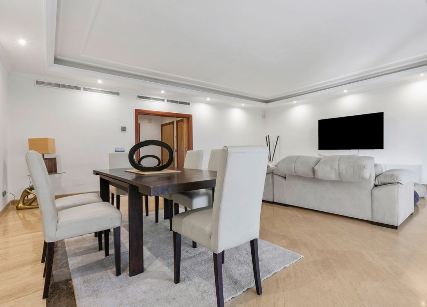 Resale - Apartment - Middle Floor Apartment - Marbella - Nueva Andalucia