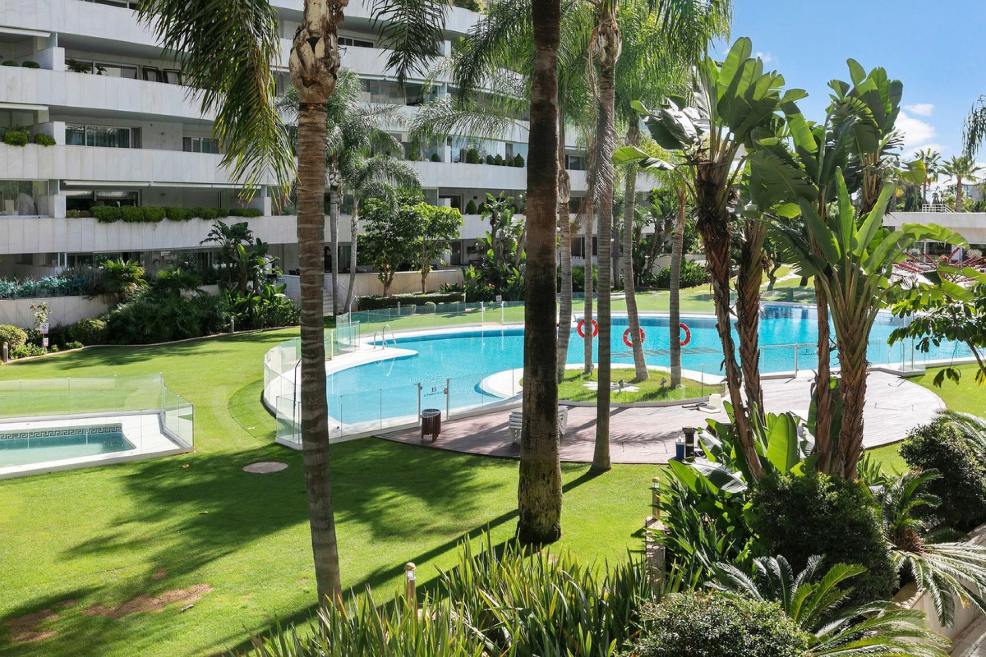 Resale - Apartment - Middle Floor Apartment - Marbella - Nueva Andalucia